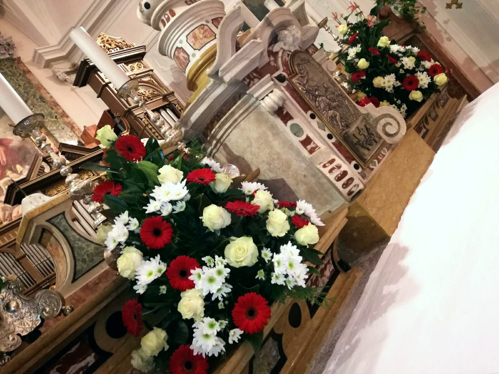 06 Allestimento Matrimonio Vista Altare Fioreria Bruseghini Besenello Trento